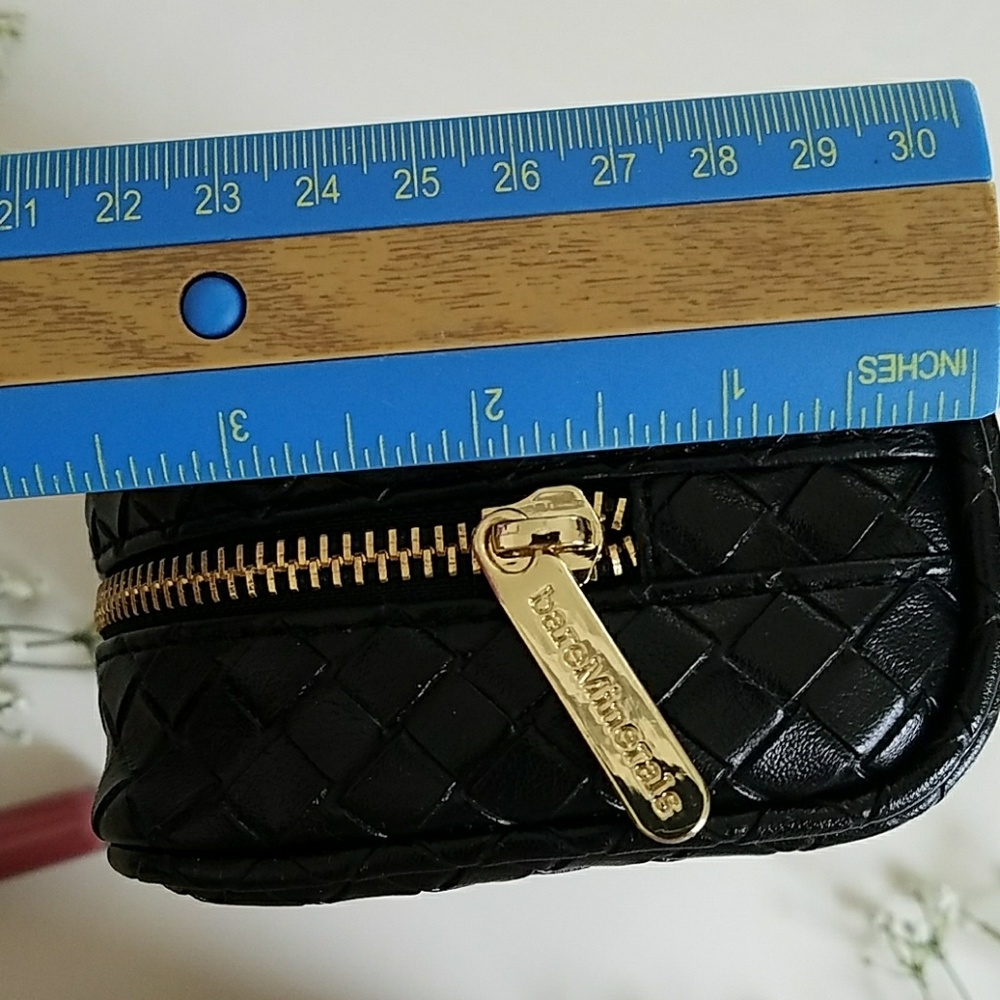 š„SEE NEW LISTINGš„ Cosmetic Case w/ Free Gloss - Picture 7 of 9